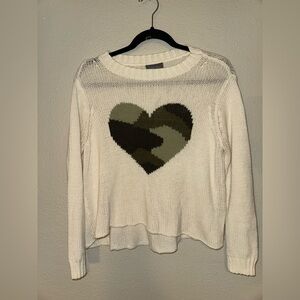 Wooden Ships Camo Heart Cotton Crewneck in Cream Women’s Size X/S (2-4)
